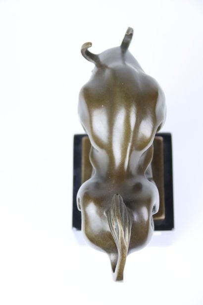 null MILO Martin ( 1893-1970), Taureau stylisé, bronze moderne, signé MILO sur piédestal,...