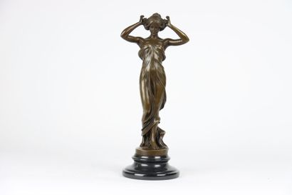 null PITTALUGA Carlos (1860-1925), Nymphe aux cheveux fleuris, reproduction en bronze...