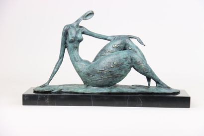 null MILO (1893-1970), Femme aux cuisses plantureuses, bronze à patine bleu/gris...