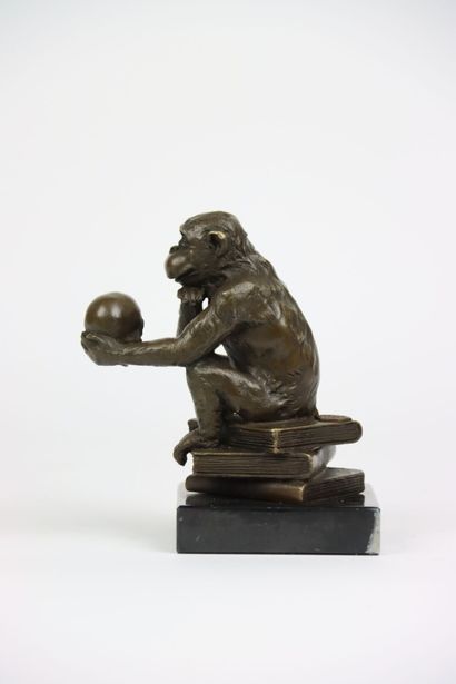 null RHENNOLD (XXe siècle) Le singe pensant, sculpture en bronze sur socle en marbre,...