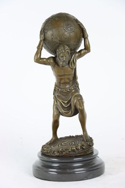 null VITALEH Aldo (XXe siècle), Atlas portant le Monde, bronze signé, base mouluré...