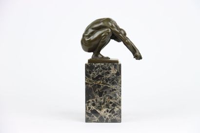 null MILO (1893-1970), Le plongeon, sculpture en bronze, socle en marbre, signé....