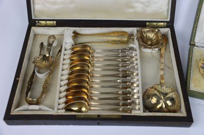 null Box preserving a tea set in vermeil composed of 12 spoons, two sugar tongs,...