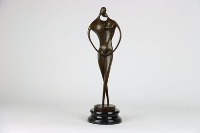 null MILO (1893-1970), Couple enlacé en bronze, socle mouluré en marbre noir, signé...