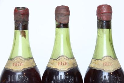 null 3 bouteilles d'ARBOIS PUPILLIN rouge 1976, CAVEAU DESIRÉ PETIT ET FILS.
