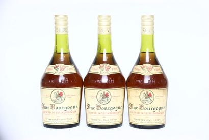 null 3 bottles (70cl) of EAU-DE-VIE DE VIN DE BOURGOGNE V.S.O.P, VÉDRENNE. 
