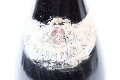 null 1 bouteille de CORTON rouge 1999, BOUCHARD. Étiquette très abimée. 