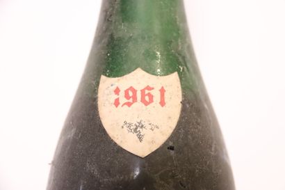 null 1 bouteille de MONTHÉLIE rouge 1961, JEAN BERNAD. Niveau : plus de 6 cm sous...