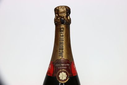 null 1 bottle of CHAMPAGNE BRUT blanc 1959, JACQUINOT ET FILS. Damaged cap, leaky...