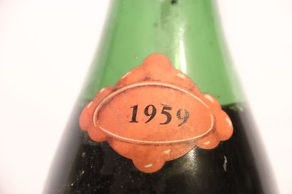 null 1 bottle of red BEAUNE 1959, MARQUIS DE MONTÉCLAIN NÉGOCIANT. Label quite damaged...