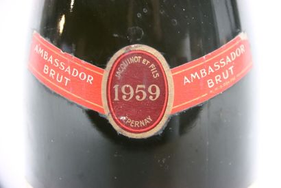 null 1 bottle of CHAMPAGNE BRUT blanc 1959, JACQUINOT ET FILS. Damaged cap, leaky...
