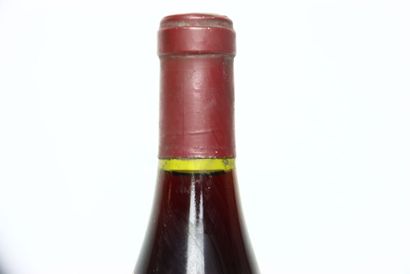 null 1 bouteille de CORTON rouge 1995, DOMAINE CHAPELLE. Étiquette légèrement abîmée....