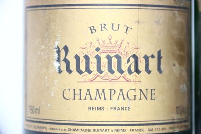 null 1 bottle of CHAMPAGNE BRUT blanc NM, RUINART.
1 bottle of CHAMPAGNE BRUT blanc...
