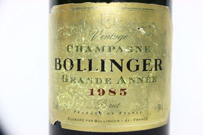 null 1 jéroboam CHAMPAGNE BRUT blanc 1985, BOLLINGER. Étiquette légèrement abîmée....