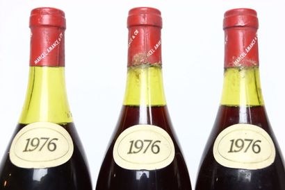 null 3 bouteilles de BOURGOGNE rouge 1976, MARCEL AMANCE. Niveaux : entre 4,5 cm...