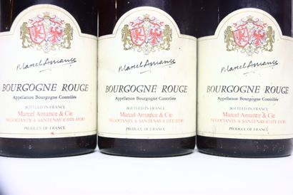 null 3 bouteilles de BOURGOGNE rouge 1976, MARCEL AMANCE. Niveaux : entre 4,5 cm...