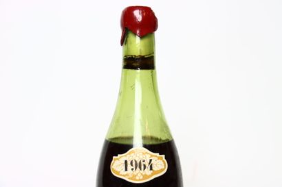 null 1 bottle CLOS VOUGEOT red 1964 CHARLES NOELLAT. Wax cap damaged. Level : more...