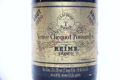null 1 bouteille de CHAMPAGNE BRUT rosé 1970, VEUVE CLICQUOT PONSARDIN. Capsule et...