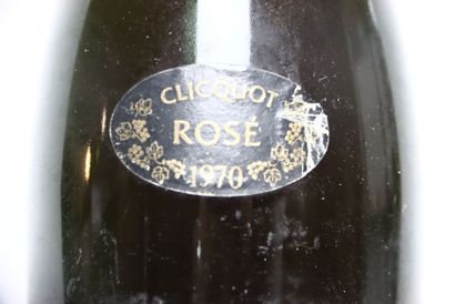 null 1 bouteille de CHAMPAGNE BRUT rosé 1970, VEUVE CLICQUOT PONSARDIN. Capsule et...