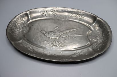 null KAYSERZINN 4342 - Oval dish with pheasants in pewter. Size : 26 x 41.5 cm

Experts...