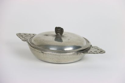 null GENEVA - Pewter stock bowl, flat-topped lid with cherubs' heads, openwork ears...