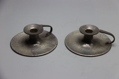 null TALBOT PEWTER - Pair of hammered candlesticks. Diameter : 13 cm.

Experts :...