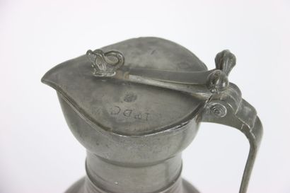 null VEVEY - Important pewter baluster pitcher with buds, dolphin grip at the end...