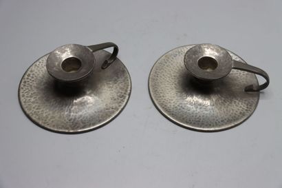 null TALBOT PEWTER - Pair of hammered candlesticks. Diameter : 13 cm.

Experts :...