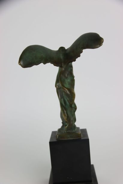 null MAX LE VERRIER (1891-1973) after. The Victory of Samothrace, Bronze on marble...
