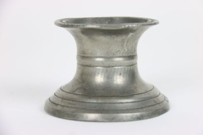 null GEEL - Small saucepan on pedestal. Stamped on the outside bottom: angel / B...