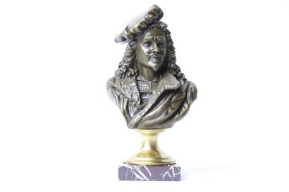 null Bust of Rembrandt, sculpture in hollow bronze and marble base, signed on the...
