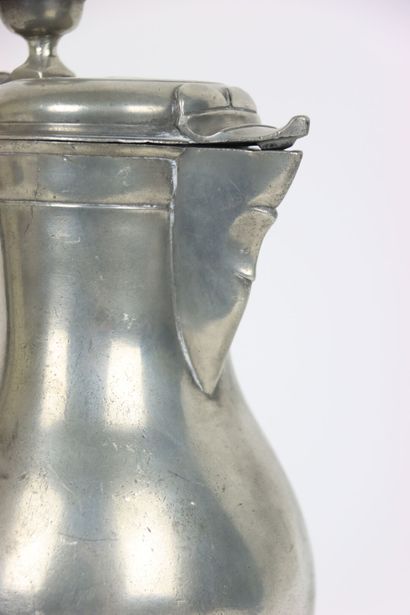 null FRANKFURT (region of) - Communion or baptism jug, in pewter, baluster on pedestal....