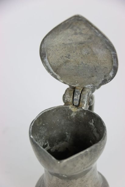 null ILE de FRANCE - Small pewter pitcher with shoulder, tassel poucier. 18th century....