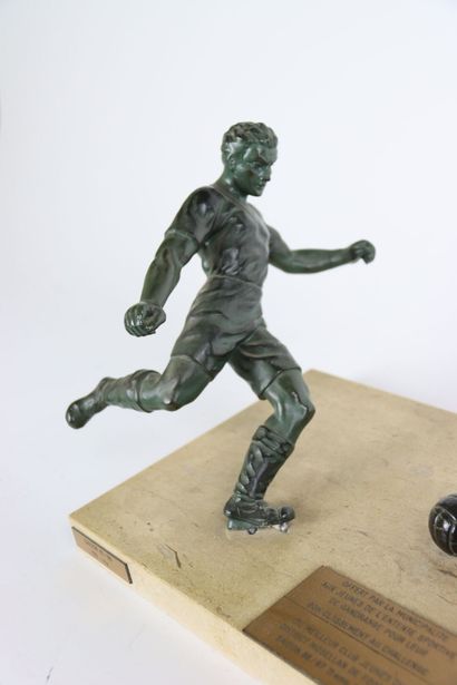null ANONYMOUS, Two soccer players in regula on a marble plate. Statuettes in patinated...