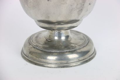 null FRANKFURT (region of) - Communion or baptism jug, in pewter, baluster on pedestal....