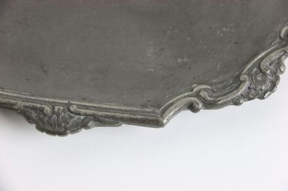 null NETHERLANDS - Small square tray on legs in braces. 18th century. Dimensions...