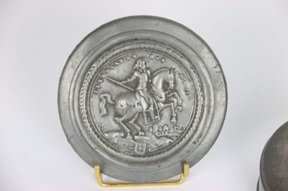 null GERMANY - Medallion in relief representing a rider (umbilicus of dish?), one...