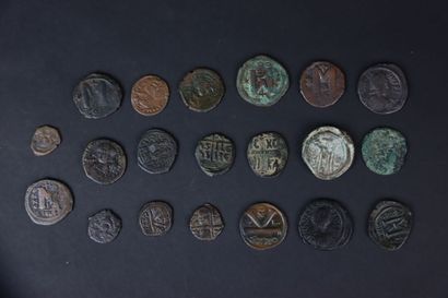 Bysance. Lot De 20 Monnaies En Bronze Variees....