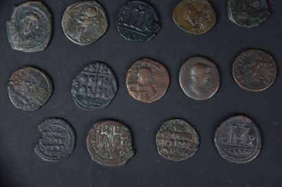 null Byzantium. lot of 20 bronze coins. tb in the whole.

CONSULTANT : Mr Pierre-Luc...