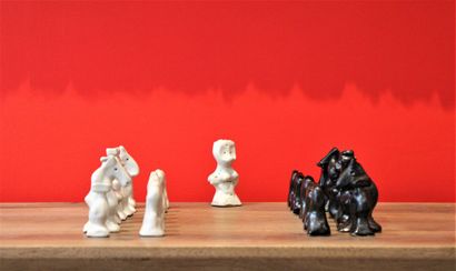 null School of the XXth century
Chess set in white and black enameled stoneware 
Composed...