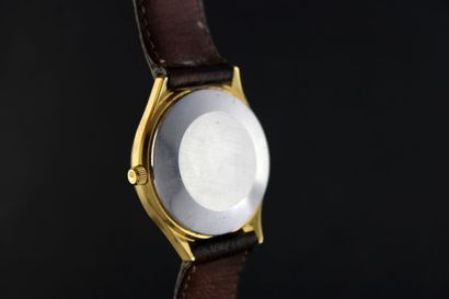 null OMEGA De Ville Quartz réf.192.0027
Montre bracelet plaquée or. Boitier rond....