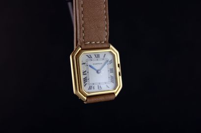 null Cartier Ceinture 
Montre bracelet en or jaune 18k. Boitier octogonal godronné....