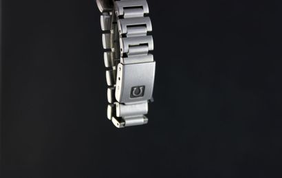 null OMEGA Genève Dynamic II
Montre bracelet de dame en acier. Boitier rond.
Cadran...