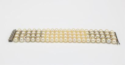 null Bracelet en or gris 18K (750/1000) composé de 4 rangs de perles de culture (diamètre:...