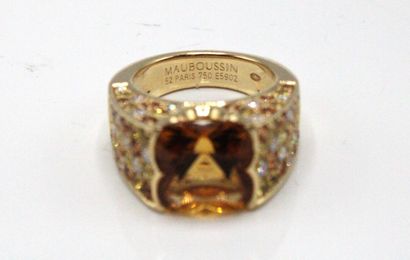 null MAUBOUSSIN
Bague en or jaune 18K (750/1000) modèle "Sexy pour toi" centrée d'une...