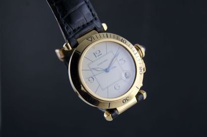 null CARTIER Pasha réf. 1987 / 8209
Montre bracelet en or jaune 18k. Boitier rond...