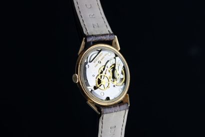null JAEGER-LECOULTRE 
Bracelet watch in 18k yellow gold. Round case with worked...