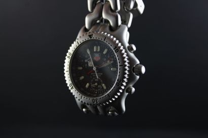 null TAG HEUER
Montre chronographe bracelet en acier.
Cadran noir avec trois sous...