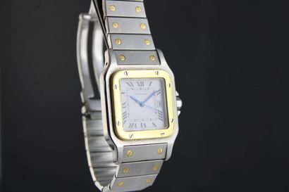 null CARTIER Santos 
montre bracelet en or et acier. Boitier carré avec lunette vissée...