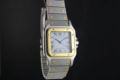 null CARTIER Santos 
montre bracelet en or et acier. Boitier carré avec lunette vissée...